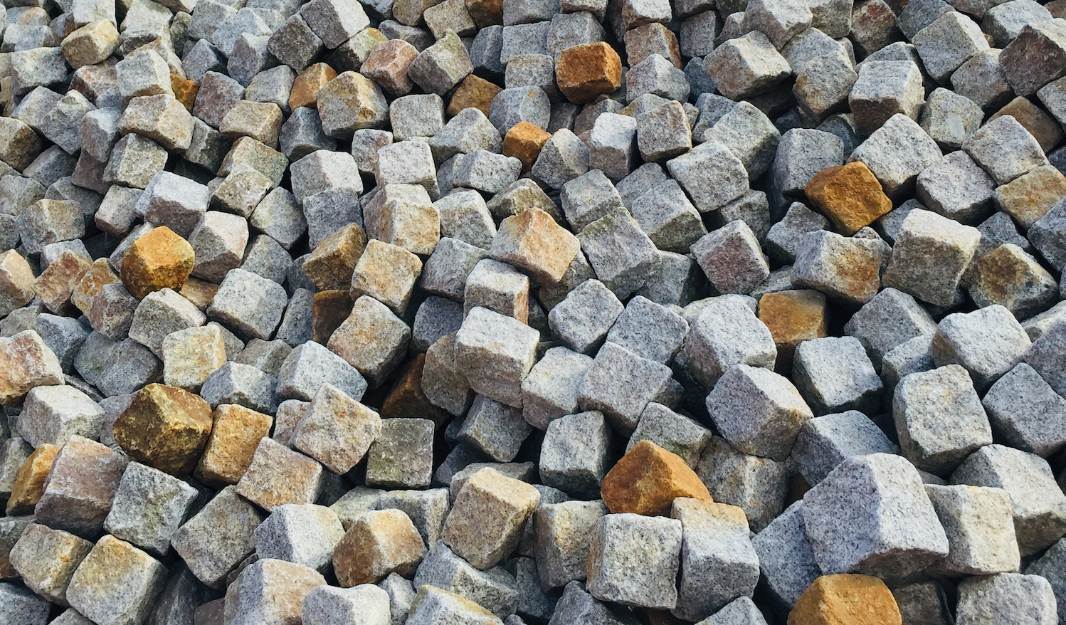 Granitpflaster 8/11cm hellgrau, gelb, dunkelbraun pro Tonne  (ca. 4,5 qm / 450 STCK / to)