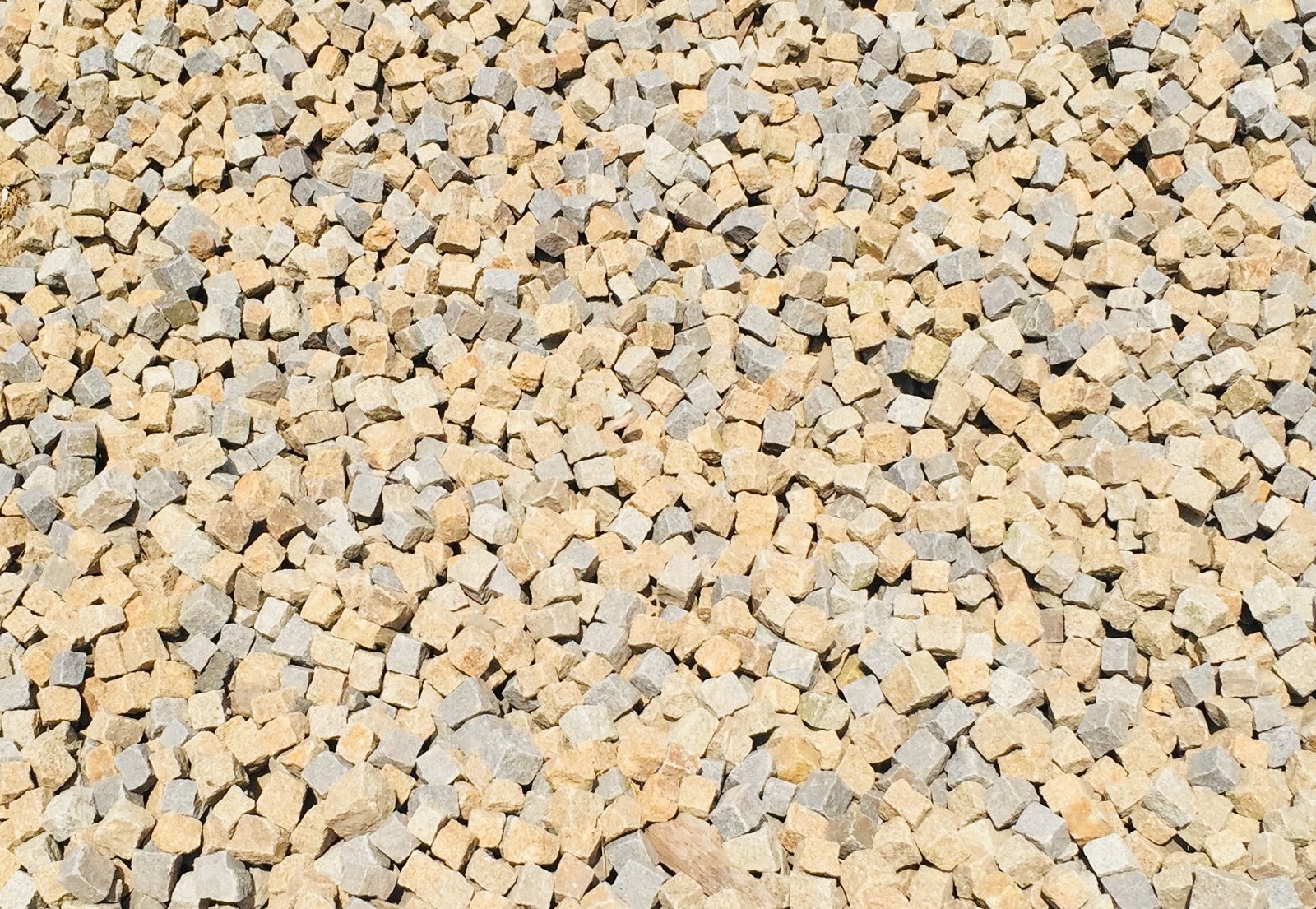Granitpflaster 4/6cm bunt, blau, gelb, braun pro Tonne (ca. 8,5 qm / 2500 STCK / to) (280 Stk pro qm)